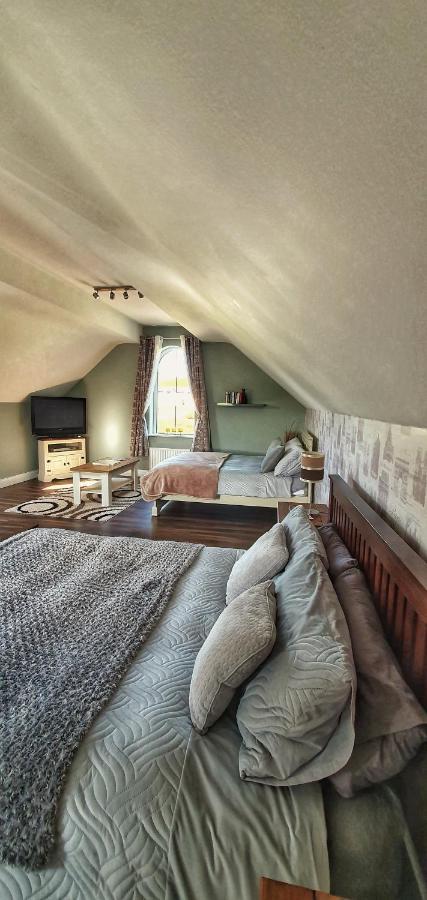 Tully View House